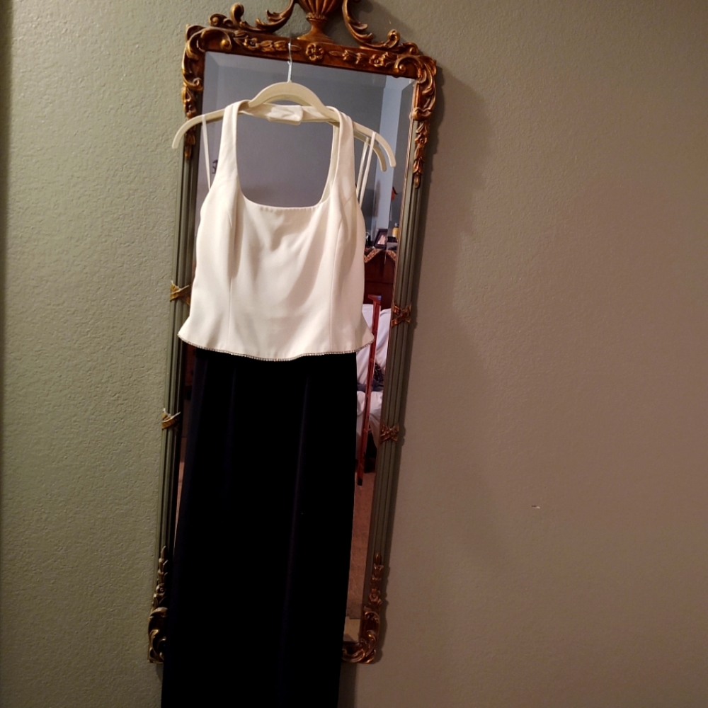 Jones New York floor length halter dress